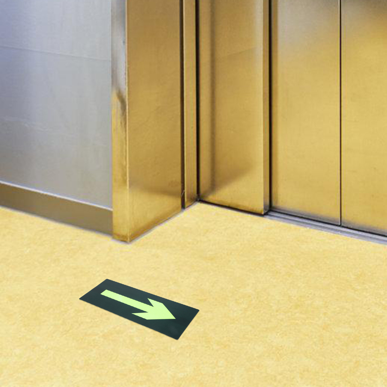 Emergency Exit Sign - สติ๊กเกอร์ลูกศรทางออกเรืองแสงในที่มืดกันน้ำ 8 ชิ้น แบบติดเอง สำหรับป้ายเตือนความปลอดภัยฉุกเฉินในห้างสรรพสินค้า ซูเปอร์มาร์เก็ต